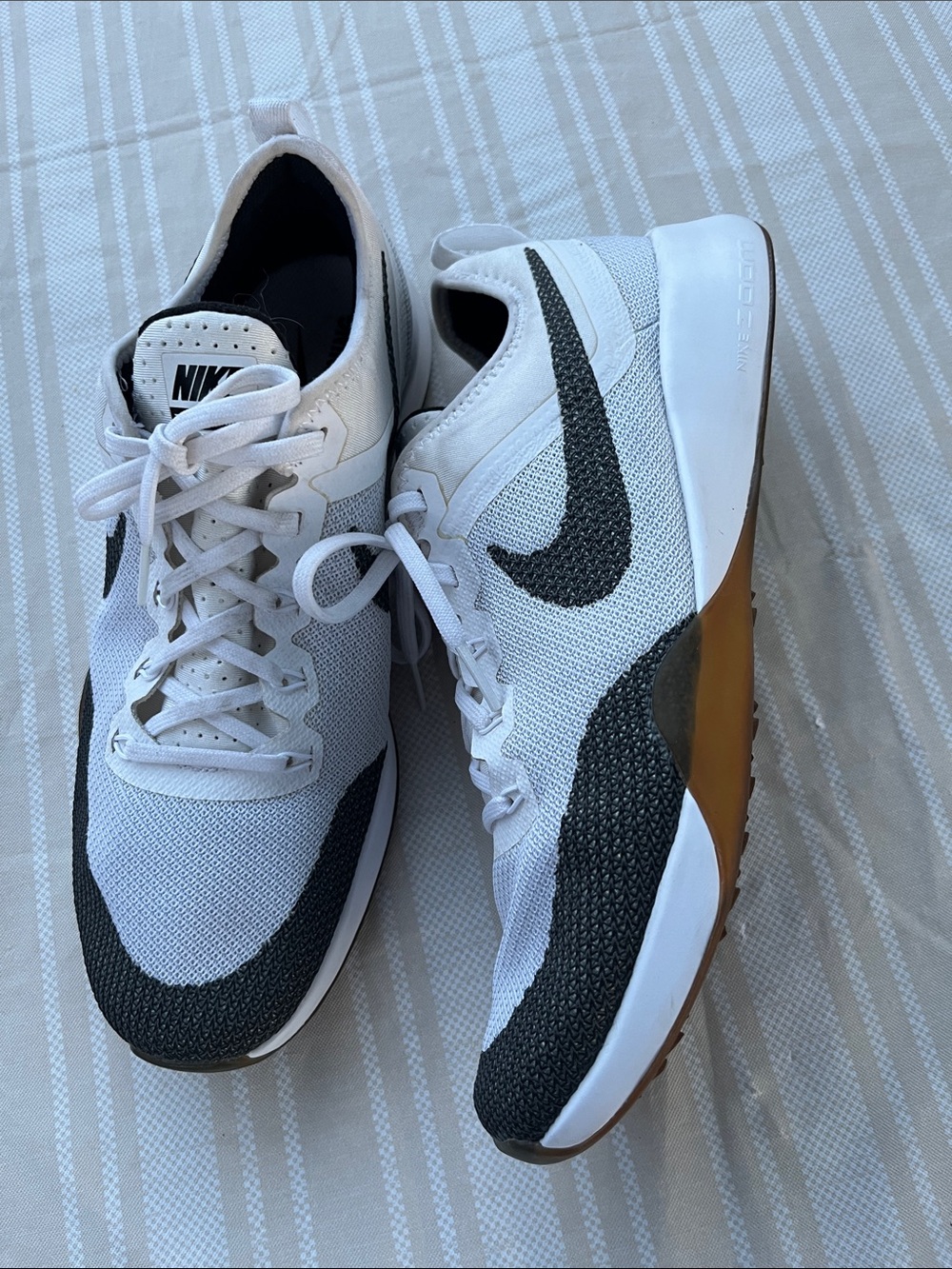 Nike White, Black and Gum-Accent Men's Running Sneakers size 10.5